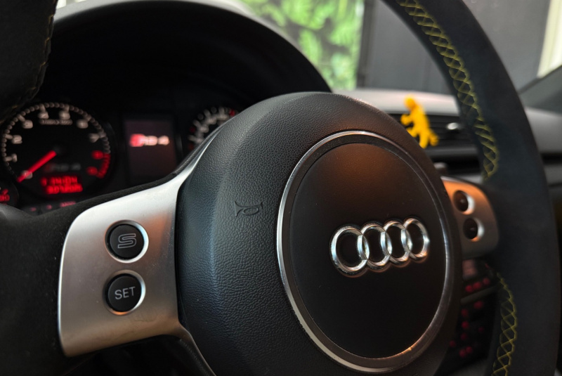 Ponuka vozidiel / Audi RS4/RS4 Avant 4.2 V8 FSi Quattro Black Packet - video Ponuka vozidiel / Audi RS4/RS4 Avant 4.2 V8 FSi Quattro Black Packet - video