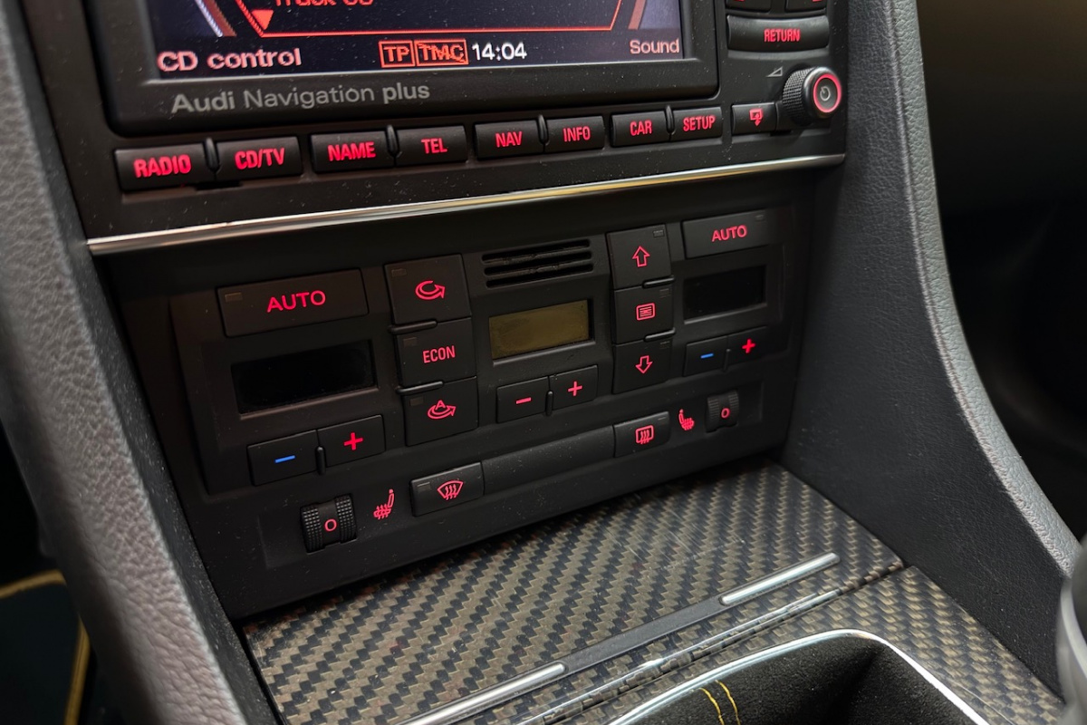 Ponuka vozidiel / Audi RS4/RS4 Avant 4.2 V8 FSi Quattro Black Packet - video Ponuka vozidiel / Audi RS4/RS4 Avant 4.2 V8 FSi Quattro Black Packet - video