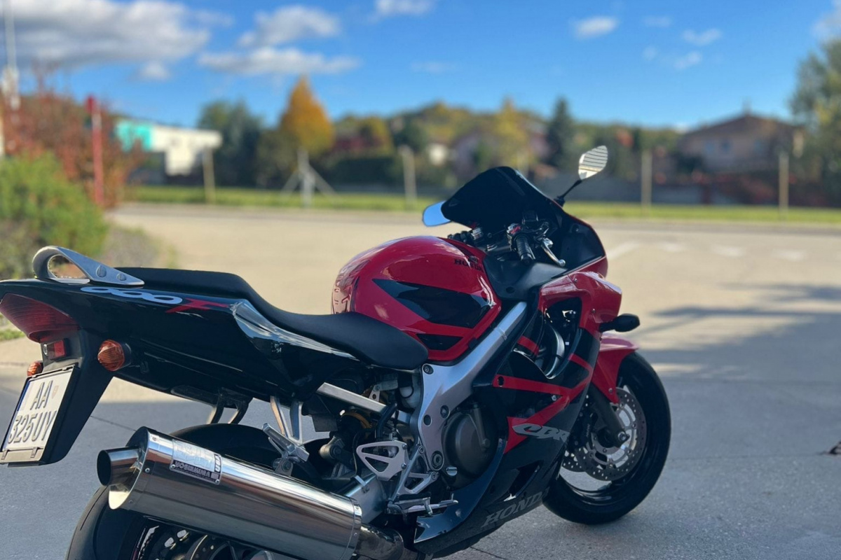 Ponuka vozidiel / Honda CBR 600 F - video Ponuka vozidiel / Honda CBR 600 F - video
