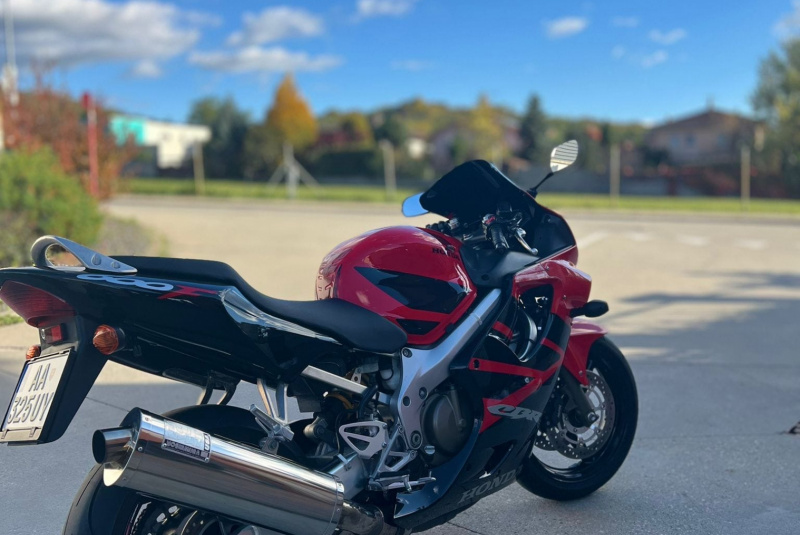 Ponuka vozidiel / Honda CBR 600 F - video Ponuka vozidiel / Honda CBR 600 F - video