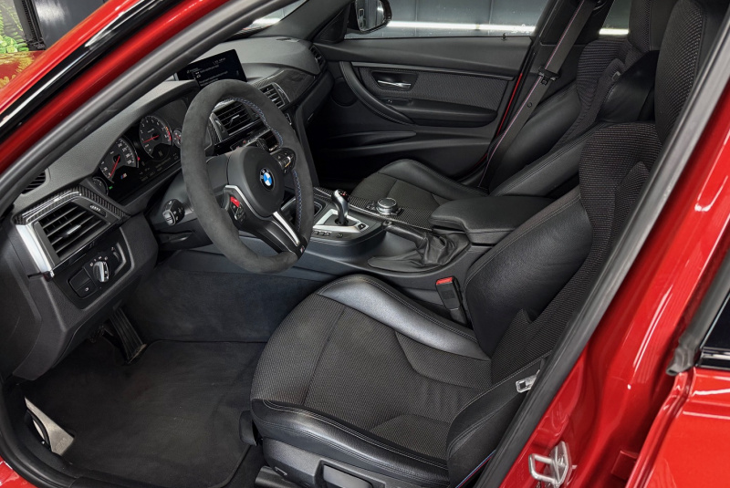 Ponuka vozidiel / BMW M3 Competition 3.0 A/T Carbon Packet - video Ponuka vozidiel / BMW M3 Competition 3.0 A/T Carbon Packet - video