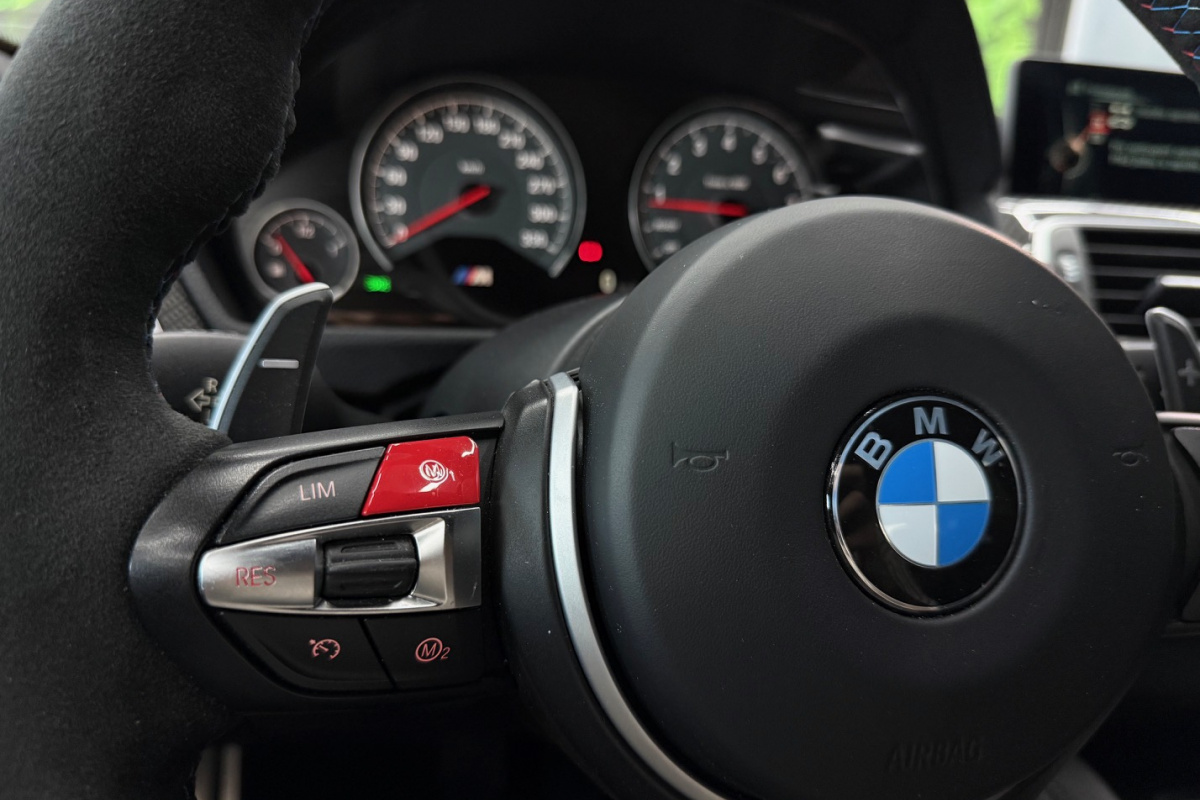 Ponuka vozidiel / BMW M3 Competition 3.0 A/T Carbon Packet - video Ponuka vozidiel / BMW M3 Competition 3.0 A/T Carbon Packet - video