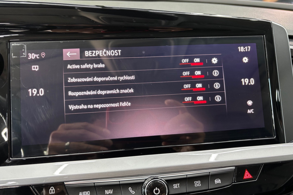 Ponuka vozidiel / Opel Grandland 1.2 TURBO S S A/T - video Ponuka vozidiel / Opel Grandland 1.2 TURBO S S A/T - video