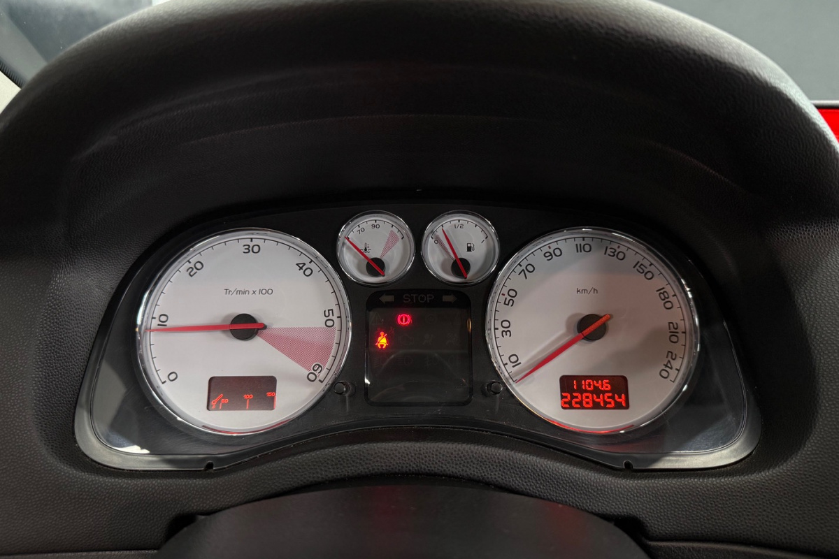 Ponuka vozidiel / Peugeot 307 CC 2.0 HDi Dynamique - video Ponuka vozidiel / Peugeot 307 CC 2.0 HDi Dynamique - video
