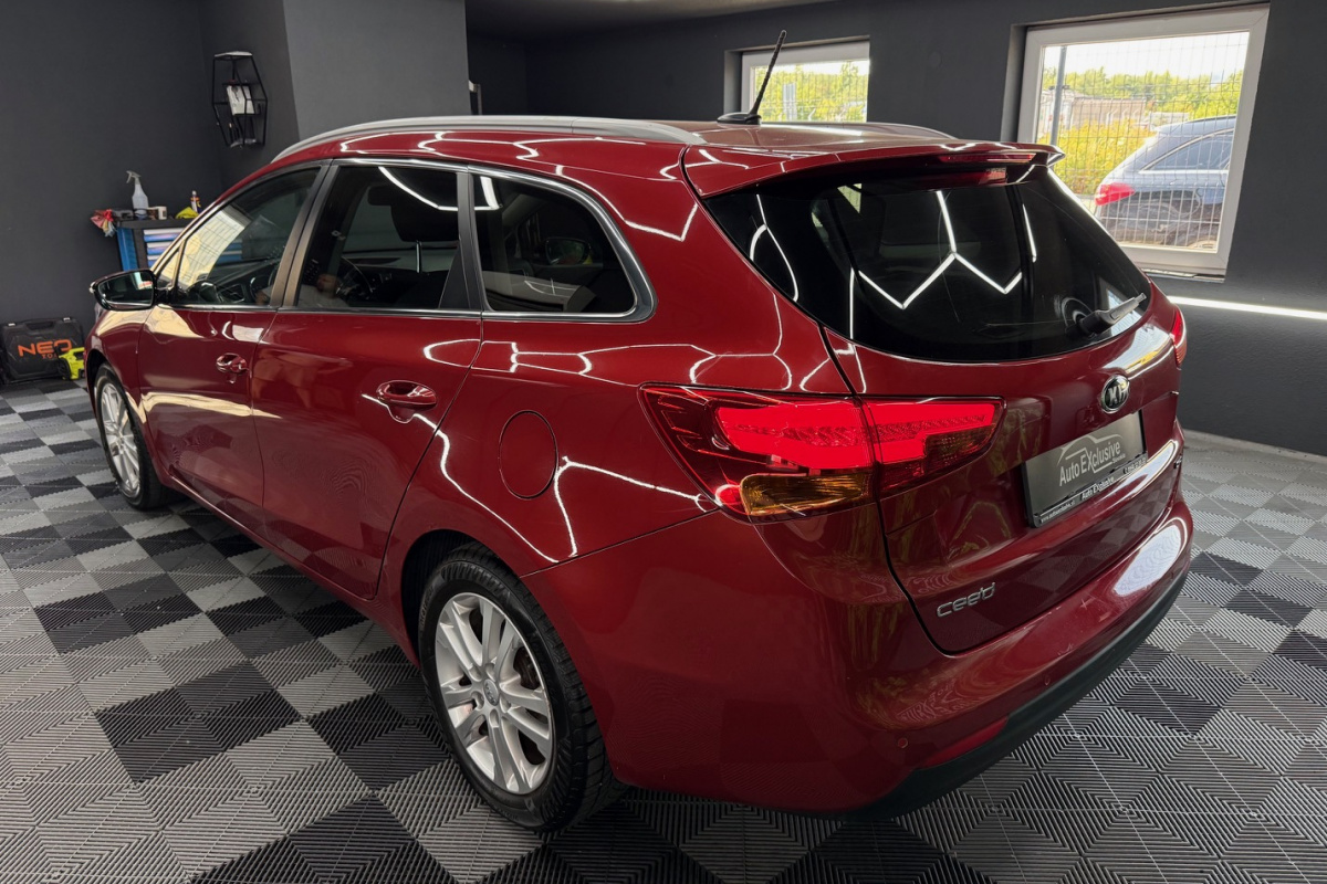 Ponuka vozidiel / Kia Cee´d SW 1.6 CRDi EX/Gold A/T - video Ponuka vozidiel / Kia Cee´d SW 1.6 CRDi EX/Gold A/T - video