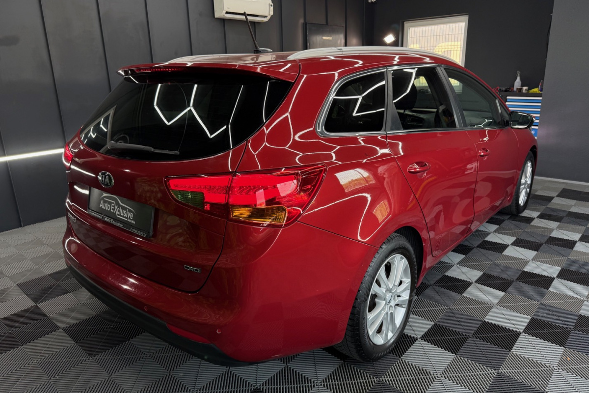 Ponuka vozidiel / Kia Cee´d SW 1.6 CRDi EX/Gold A/T - video Ponuka vozidiel / Kia Cee´d SW 1.6 CRDi EX/Gold A/T - video