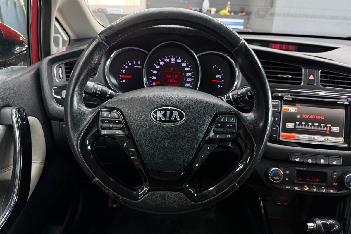 Ponuka vozidiel / Kia Cee´d SW 1.6 CRDi EX/Gold A/T - video Ponuka vozidiel / Kia Cee´d SW 1.6 CRDi EX/Gold A/T - video