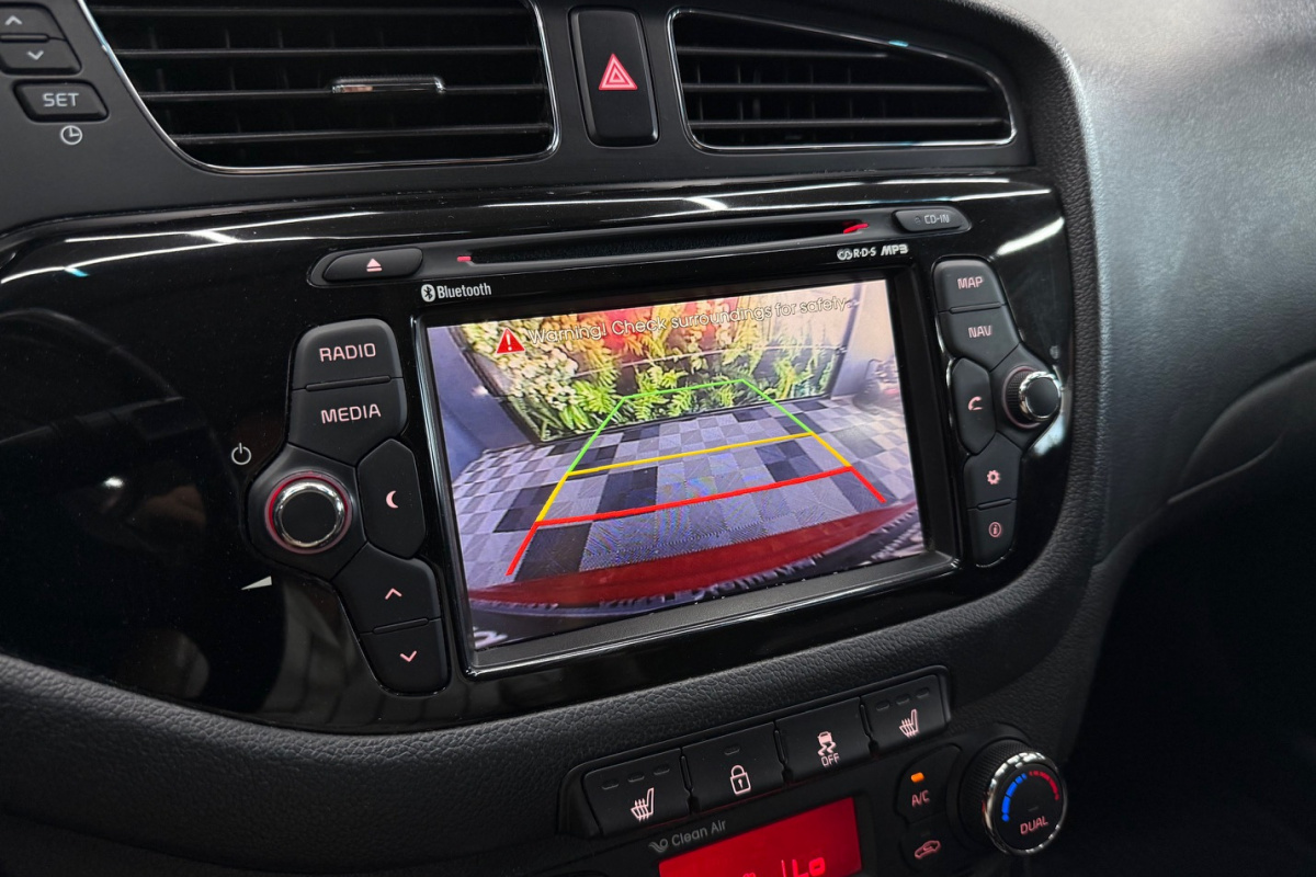 Ponuka vozidiel / Kia Cee´d SW 1.6 CRDi EX/Gold A/T - video Ponuka vozidiel / Kia Cee´d SW 1.6 CRDi EX/Gold A/T - video