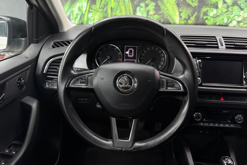 Ponuka vozidiel / Škoda Fabia 1.0 TSI 110k Ambition DSG - video Ponuka vozidiel / Škoda Fabia 1.0 TSI 110k Ambition DSG - video
