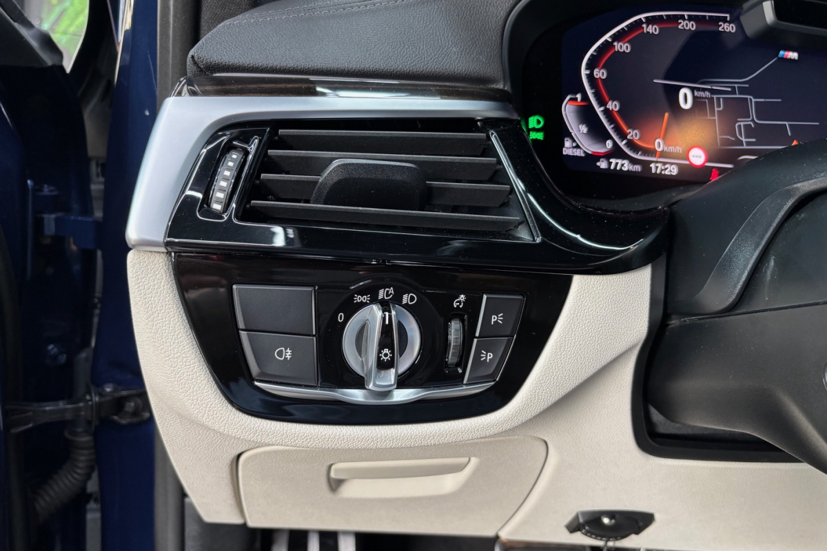 Ponuka vozidiel / BMW Rad 5 540d mHEV xDrive M-PACKET - video Ponuka vozidiel / BMW Rad 5 540d mHEV xDrive M-PACKET - video