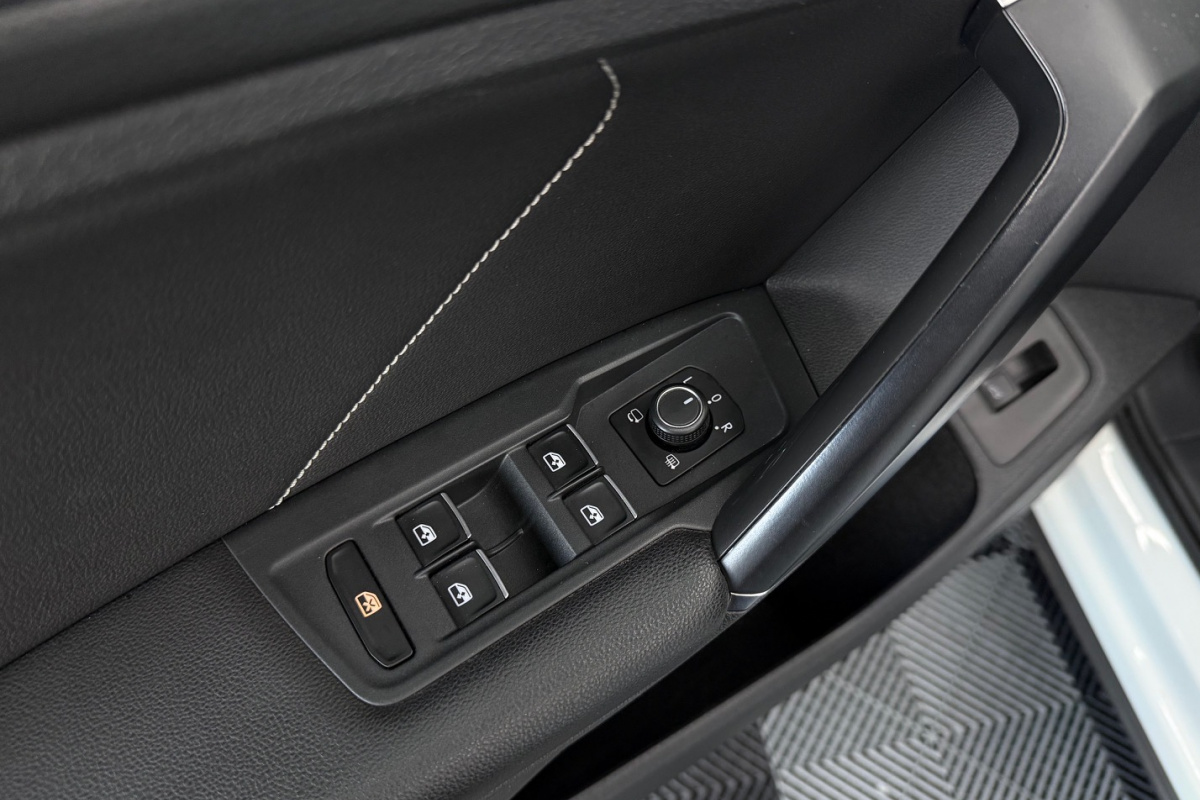 Ponuka vozidiel / Volkswagen Tiguan 2.0 BiTDI SCR BMT 240k 4MOTION HIGHLINE R-LINE DSG - video Ponuka vozidiel / Volkswagen Tiguan 2.0 BiTDI SCR BMT 240k 4MOTION HIGHLINE R-LINE DSG - video
