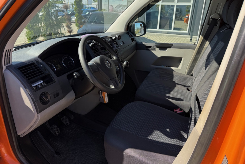 Ponuka vozidiel / Volkswagen T5 Transporter Long 2.0 TDI - video Ponuka vozidiel / Volkswagen T5 Transporter Long 2.0 TDI - video