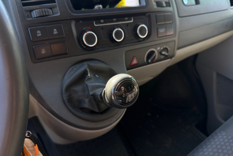 Ponuka vozidiel / Volkswagen T5 Transporter Long 2.0 TDI - video Ponuka vozidiel / Volkswagen T5 Transporter Long 2.0 TDI - video