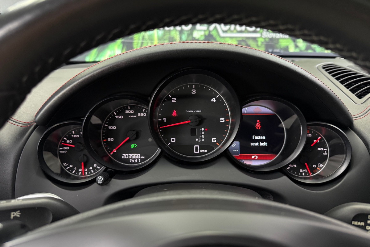 Ponuka vozidiel / Porsche Cayenne Diesel 245k Tiptronic S - video Ponuka vozidiel / Porsche Cayenne Diesel 245k Tiptronic S - video