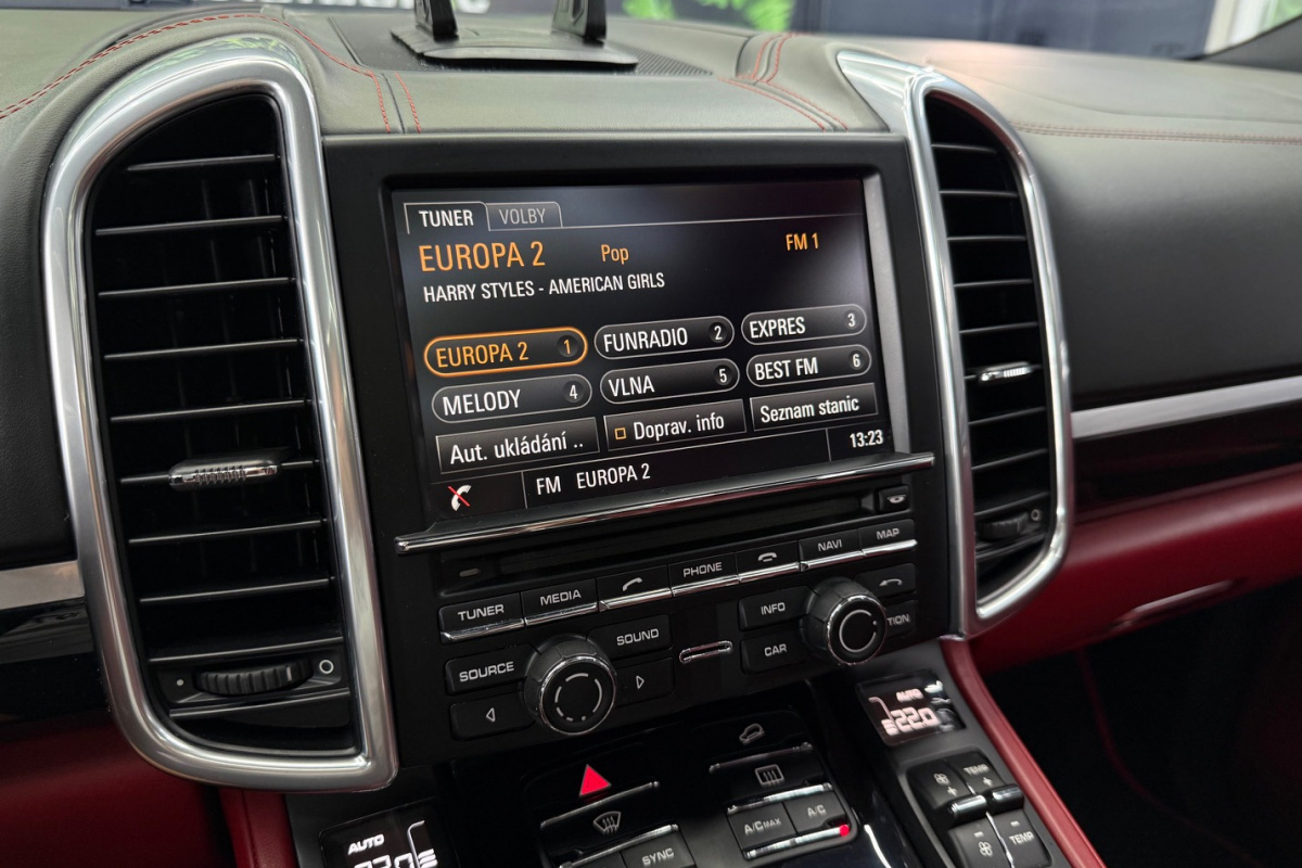 Ponuka vozidiel / Porsche Cayenne Diesel 245k Tiptronic S - video Ponuka vozidiel / Porsche Cayenne Diesel 245k Tiptronic S - video