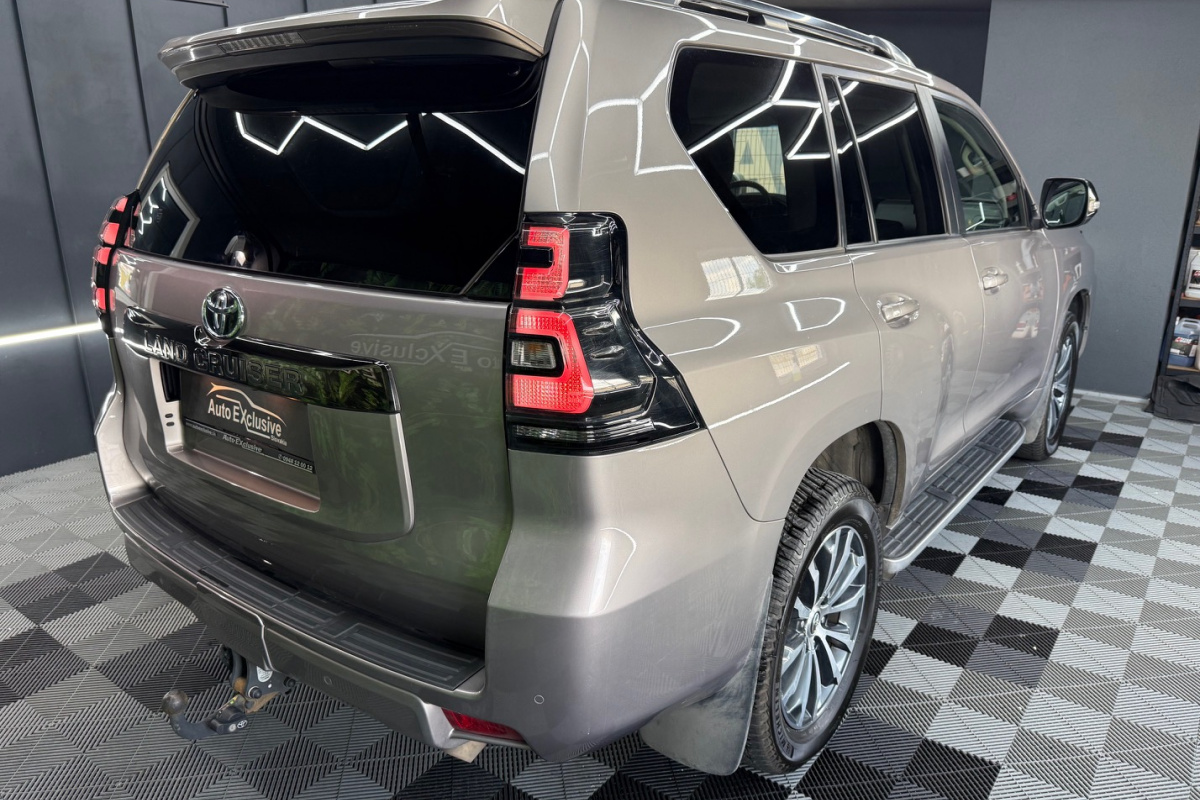 Ponuka vozidiel / Toyota Land Cruiser 2.8 D-4D 204 Executive A/T 4x4 - video Ponuka vozidiel / Toyota Land Cruiser 2.8 D-4D 204 Executive A/T 4x4 - video