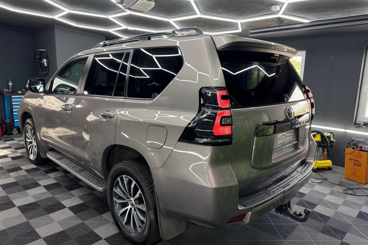 Ponuka vozidiel / Toyota Land Cruiser 2.8 D-4D 204 Executive A/T 4x4 - video Ponuka vozidiel / Toyota Land Cruiser 2.8 D-4D 204 Executive A/T 4x4 - video