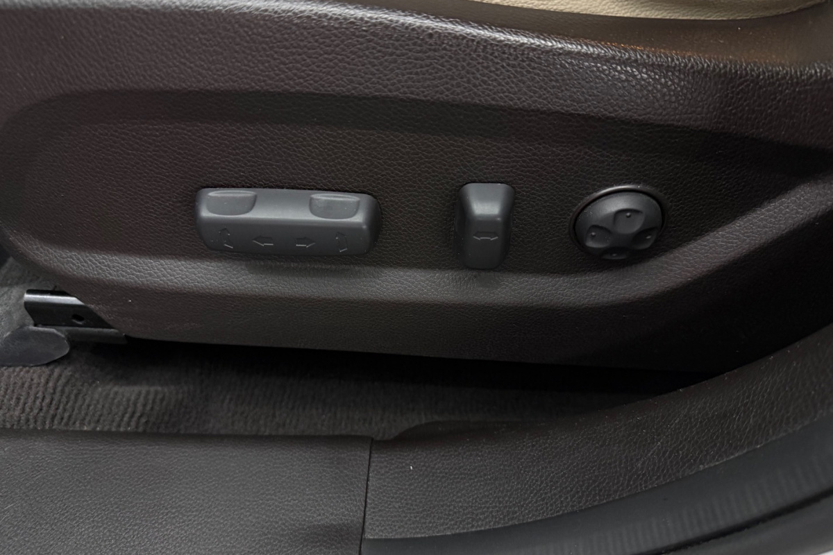 Ponuka vozidiel / Hyundai Santa Fe 2.2 CRDi VGT 4x4 Premium A/T - video Ponuka vozidiel / Hyundai Santa Fe 2.2 CRDi VGT 4x4 Premium A/T - video