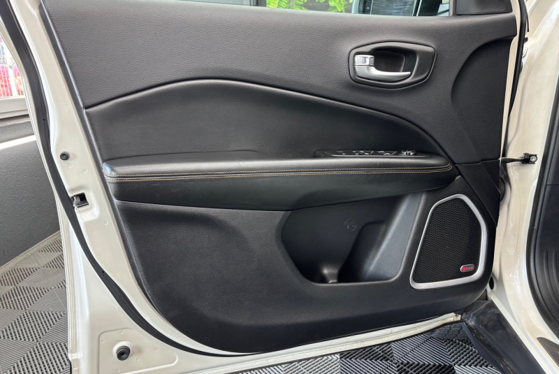 Ponuka vozidiel / Jeep Compass 2.0L MJet 140 4WD Limited A/T - video Ponuka vozidiel / Jeep Compass 2.0L MJet 140 4WD Limited A/T - video