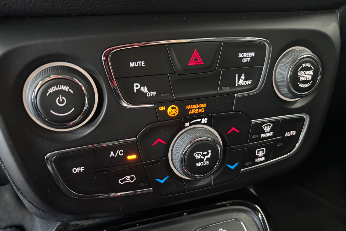 Ponuka vozidiel / Jeep Compass 2.0L MJet 140 4WD Limited A/T - video Ponuka vozidiel / Jeep Compass 2.0L MJet 140 4WD Limited A/T - video