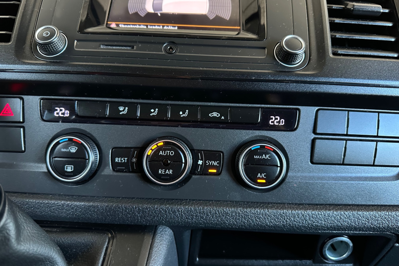 Ponuka vozidiel / Volkswagen Caravelle T6 Long 2.0 TDi Comfortline - video Ponuka vozidiel / Volkswagen Caravelle T6 Long 2.0 TDi Comfortline - video