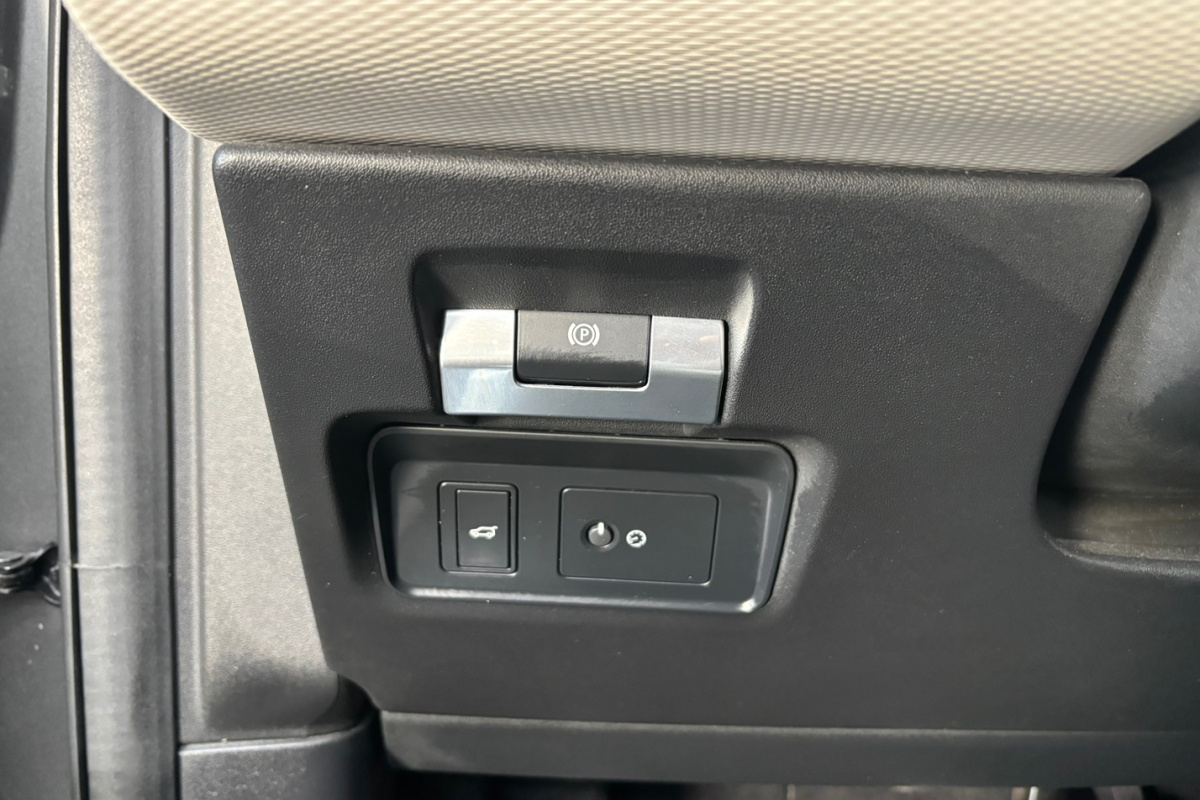 Ponuka vozidiel / Land Rover Discovery Sport 2.0D SD4 R-Dynamic SE AWD A/T - video Ponuka vozidiel / Land Rover Discovery Sport 2.0D SD4 R-Dynamic SE AWD A/T - video