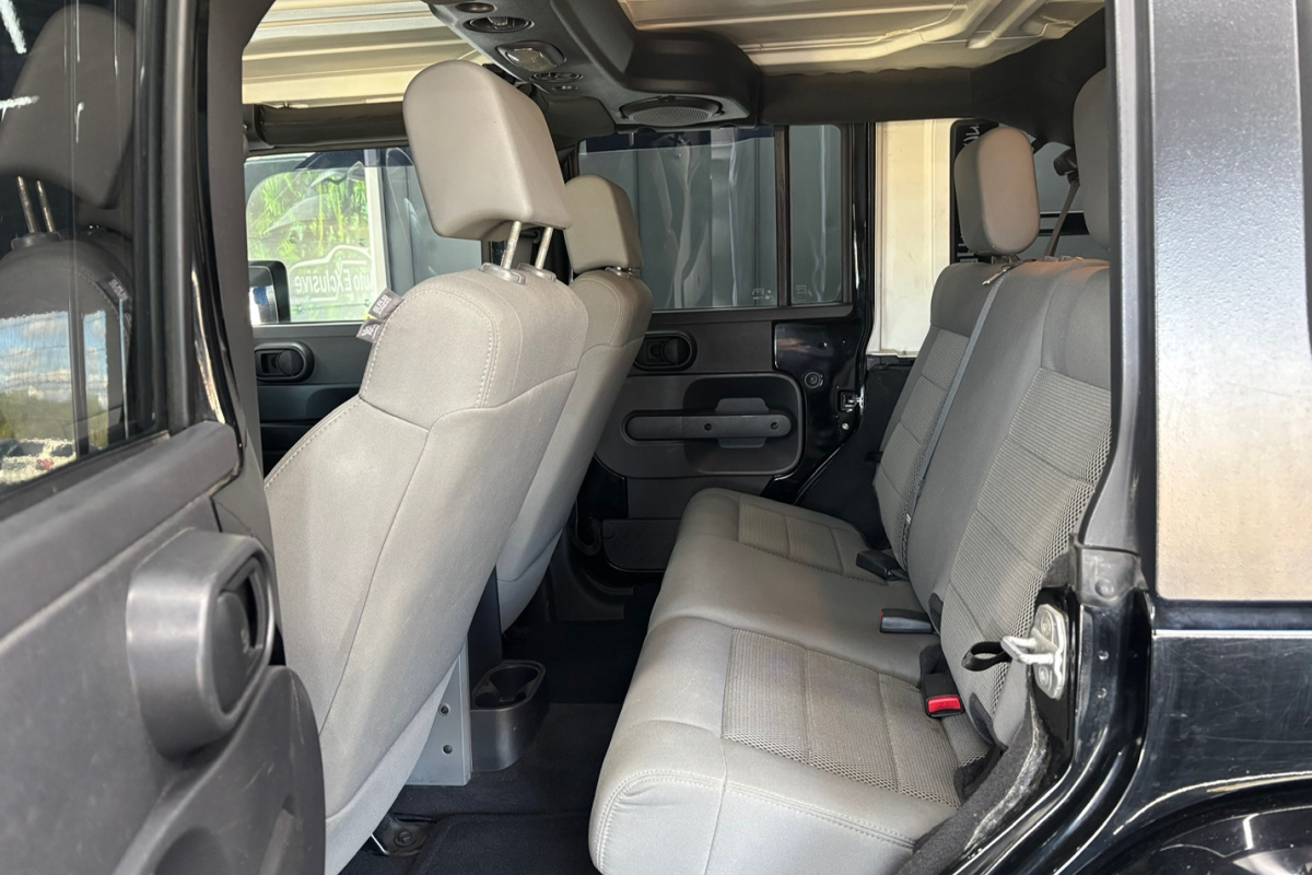 Ponuka vozidiel / Jeep Wrangler 2.8 CRD SAHARA LIMITED A/T - video Ponuka vozidiel / Jeep Wrangler 2.8 CRD SAHARA LIMITED A/T - video