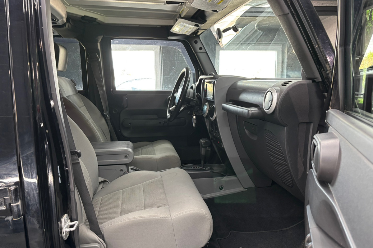 Ponuka vozidiel / Jeep Wrangler 2.8 CRD SAHARA LIMITED A/T - video Ponuka vozidiel / Jeep Wrangler 2.8 CRD SAHARA LIMITED A/T - video