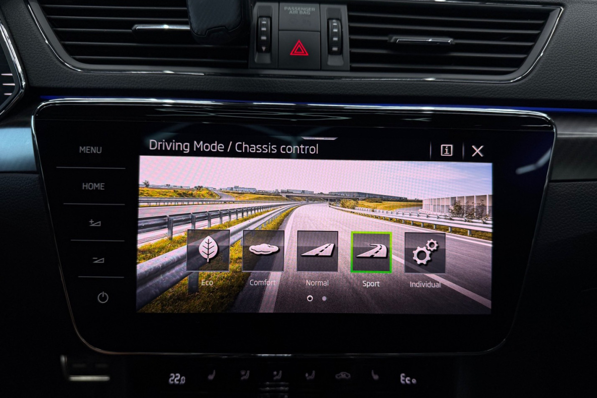 Ponuka vozidiel / Škoda Superb 1.4 TSI PHEV Sportline A/T - video Ponuka vozidiel / Škoda Superb 1.4 TSI PHEV Sportline A/T - video