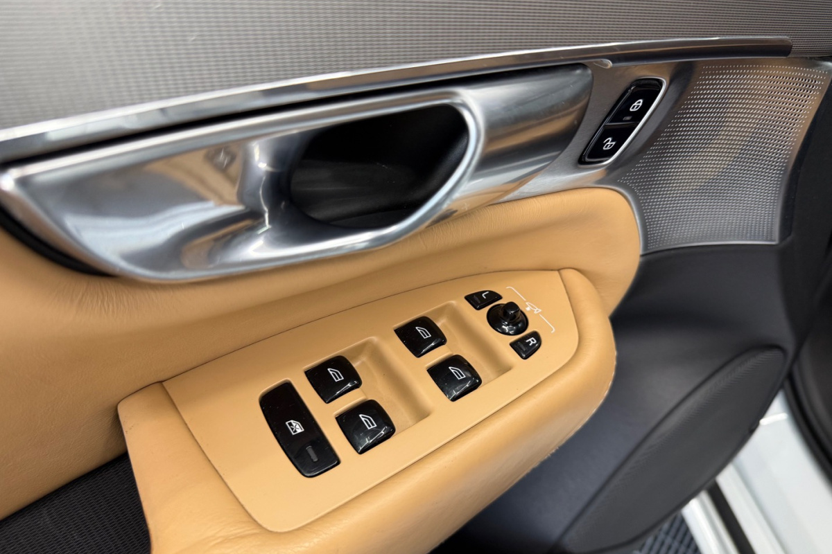 Ponuka vozidiel / Volvo XC90 D5 235k Drive-E Inscription AWD A/T - video Ponuka vozidiel / Volvo XC90 D5 235k Drive-E Inscription AWD A/T - video
