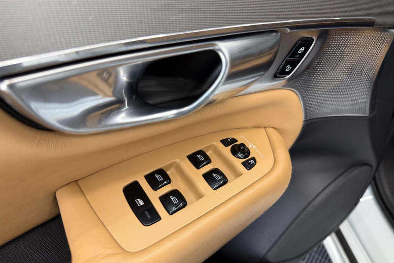 Ponuka vozidiel / Volvo XC90 D5 235k Drive-E Inscription AWD A/T - video Ponuka vozidiel / Volvo XC90 D5 235k Drive-E Inscription AWD A/T - video