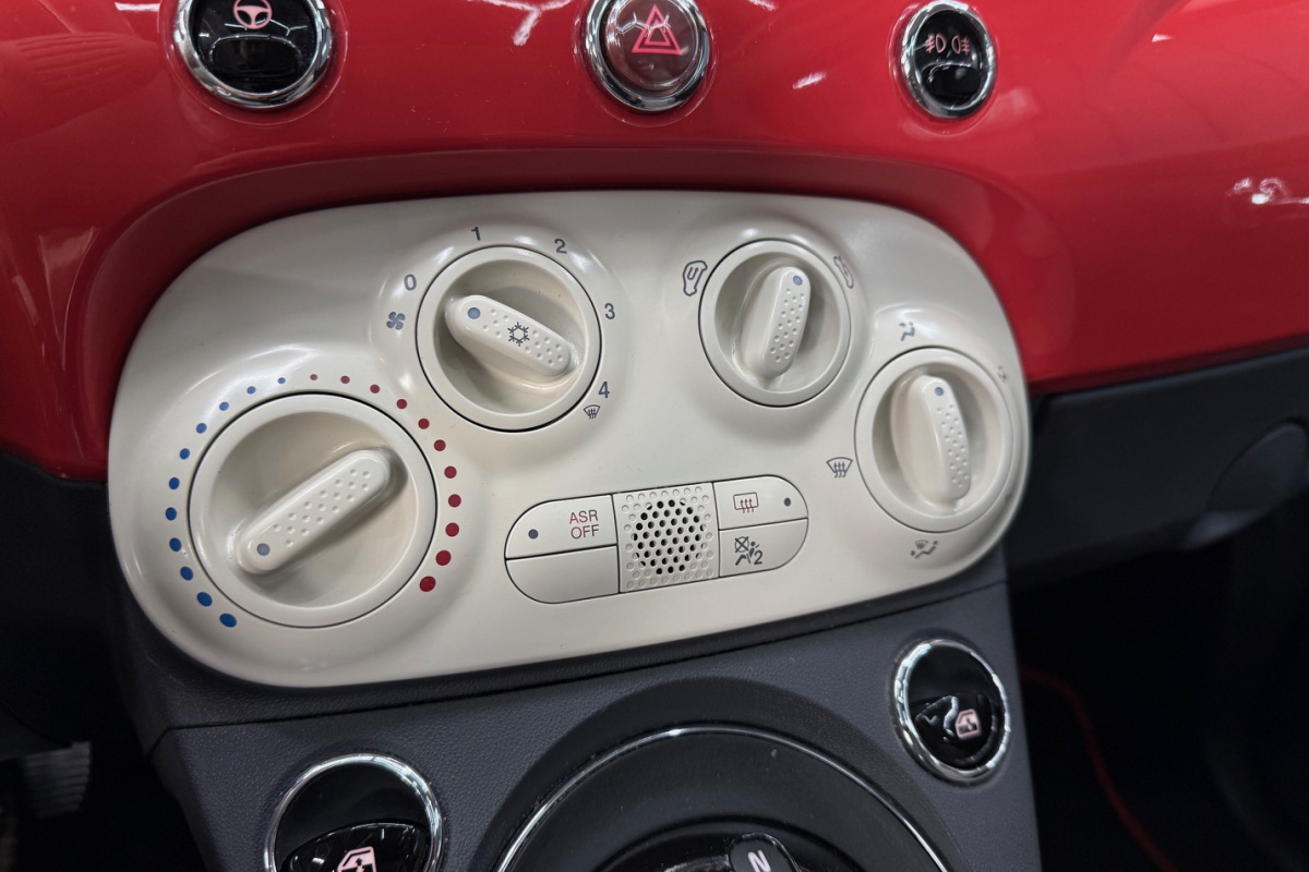Ponuka vozidiel / Fiat 500 1.2 A/T - video Ponuka vozidiel / Fiat 500 1.2 A/T - video