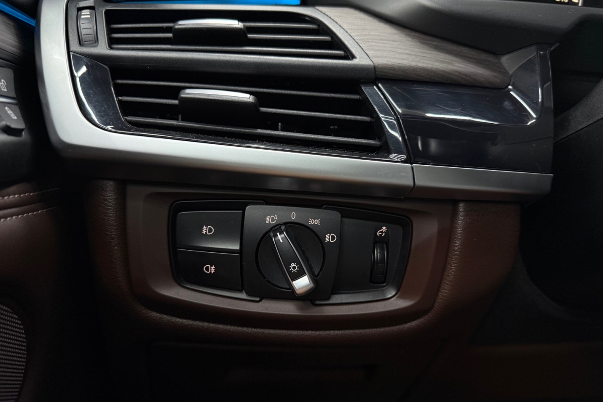 Ponuka vozidiel / BMW X5 xDrive30d A/T - video Ponuka vozidiel / BMW X5 xDrive30d A/T - video