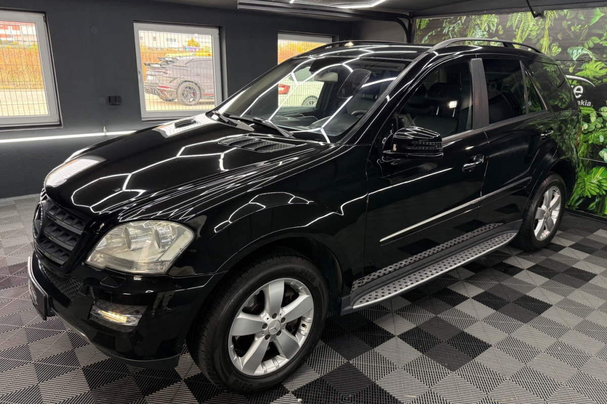Ponuka vozidiel / Mercedes-Benz ML 500 4MATIC V8 5.0 - video Ponuka vozidiel / Mercedes-Benz ML 500 4MATIC V8 5.0 - video