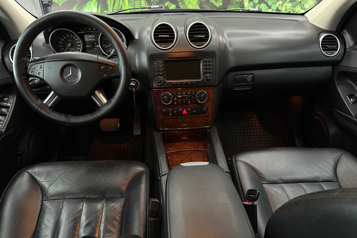 Ponuka vozidiel / Mercedes-Benz ML 500 4MATIC V8 5.0 - video Ponuka vozidiel / Mercedes-Benz ML 500 4MATIC V8 5.0 - video