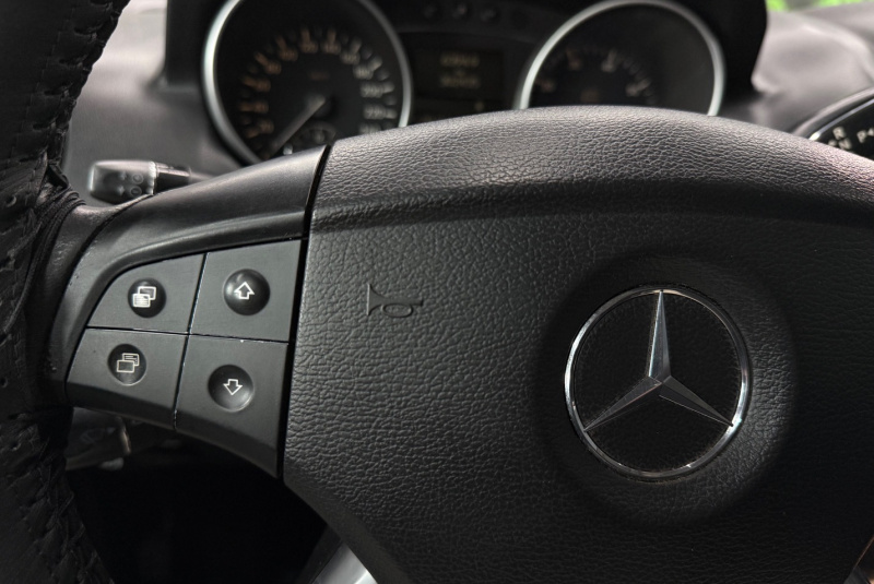Ponuka vozidiel / Mercedes-Benz ML 500 4MATIC V8 5.0 - video Ponuka vozidiel / Mercedes-Benz ML 500 4MATIC V8 5.0 - video