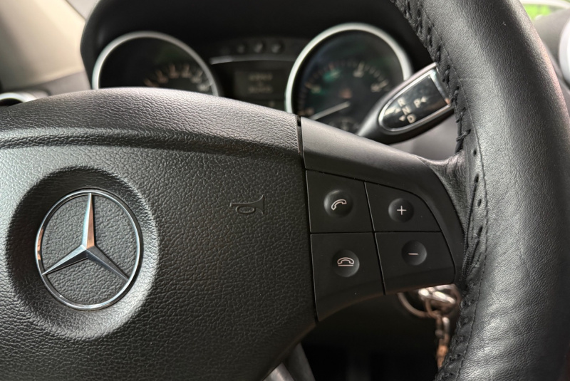 Ponuka vozidiel / Mercedes-Benz ML 500 4MATIC V8 5.0 - video Ponuka vozidiel / Mercedes-Benz ML 500 4MATIC V8 5.0 - video