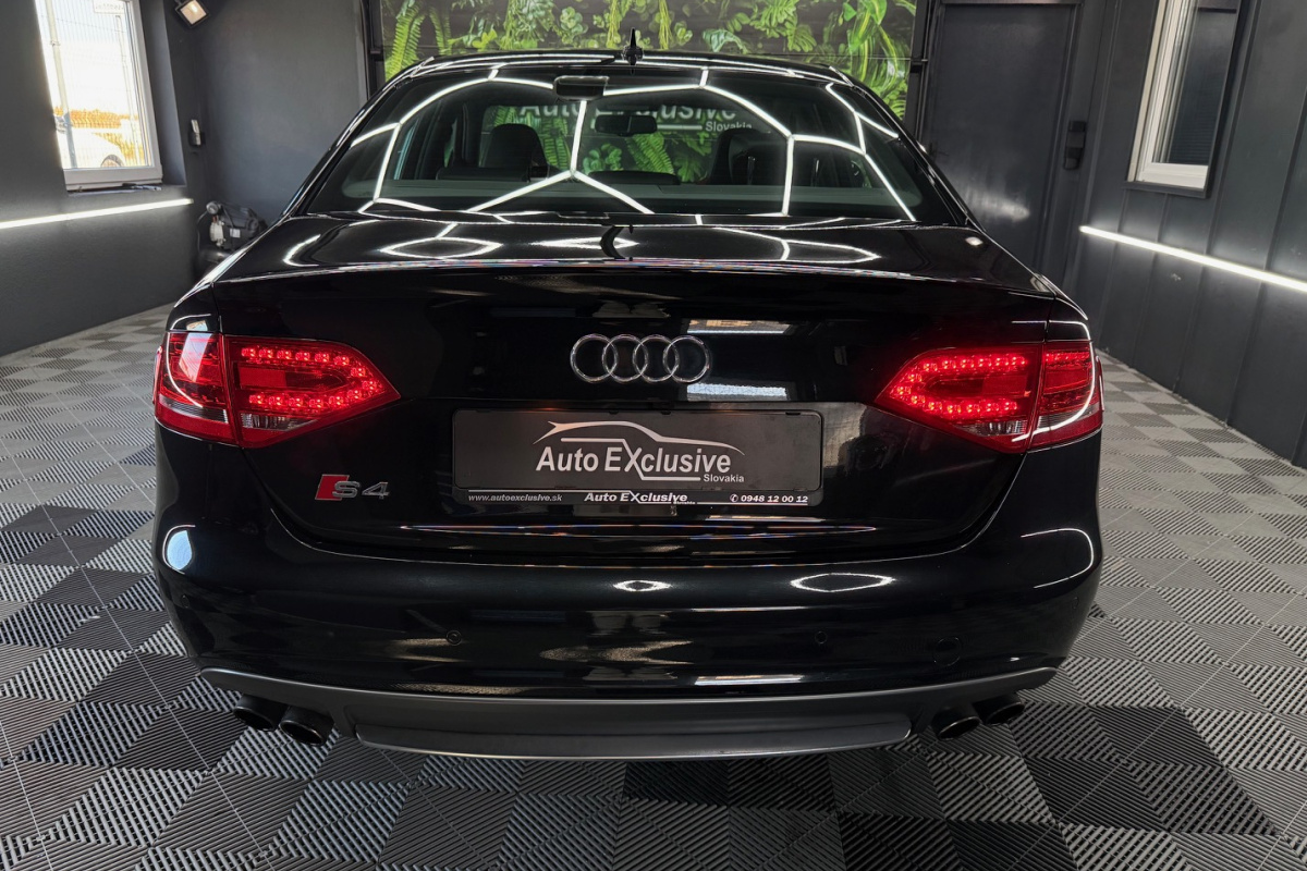 Ponuka vozidiel / Audi S4 3.0T FSI V6 quattro S-tronic - video Ponuka vozidiel / Audi S4 3.0T FSI V6 quattro S-tronic - video