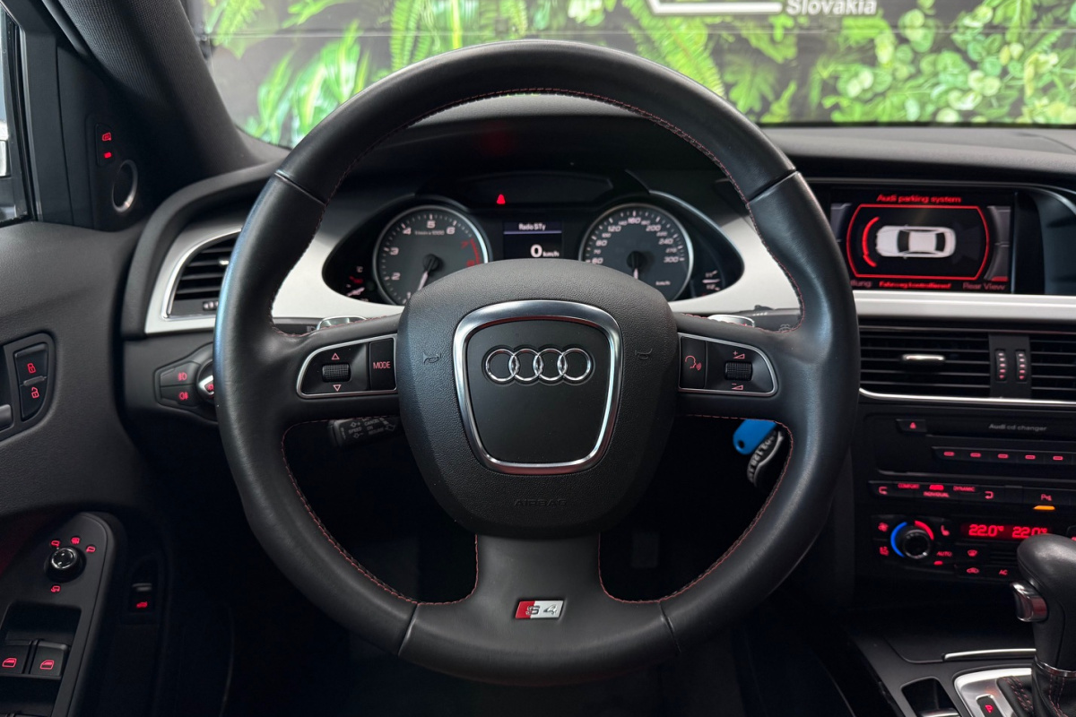 Ponuka vozidiel / Audi S4 3.0T FSI V6 quattro S-tronic - video Ponuka vozidiel / Audi S4 3.0T FSI V6 quattro S-tronic - video