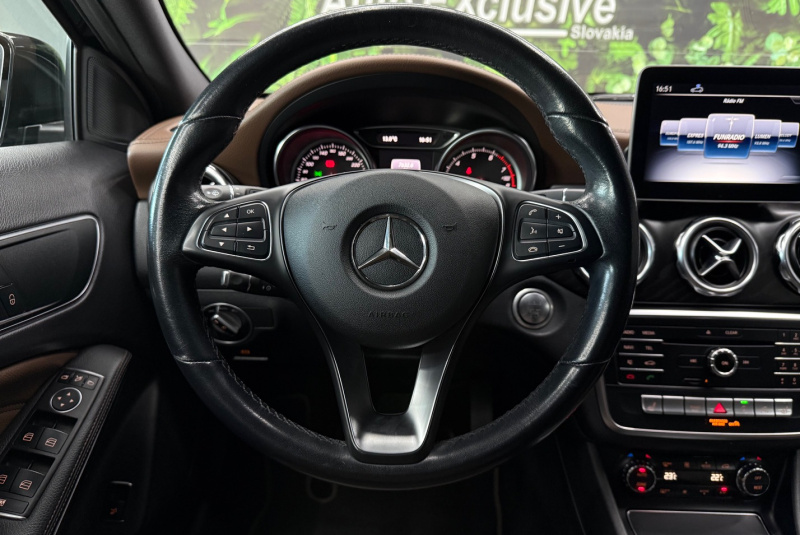 Ponuka vozidiel / Mercedes-Benz GLA 180 A/T - video Ponuka vozidiel / Mercedes-Benz GLA 180 A/T - video