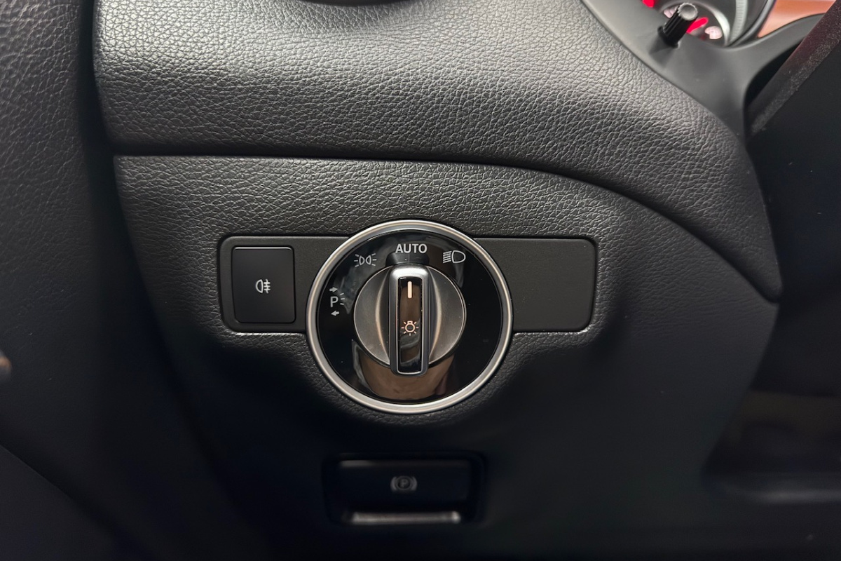Ponuka vozidiel / Mercedes-Benz GLA 180 A/T - video Ponuka vozidiel / Mercedes-Benz GLA 180 A/T - video