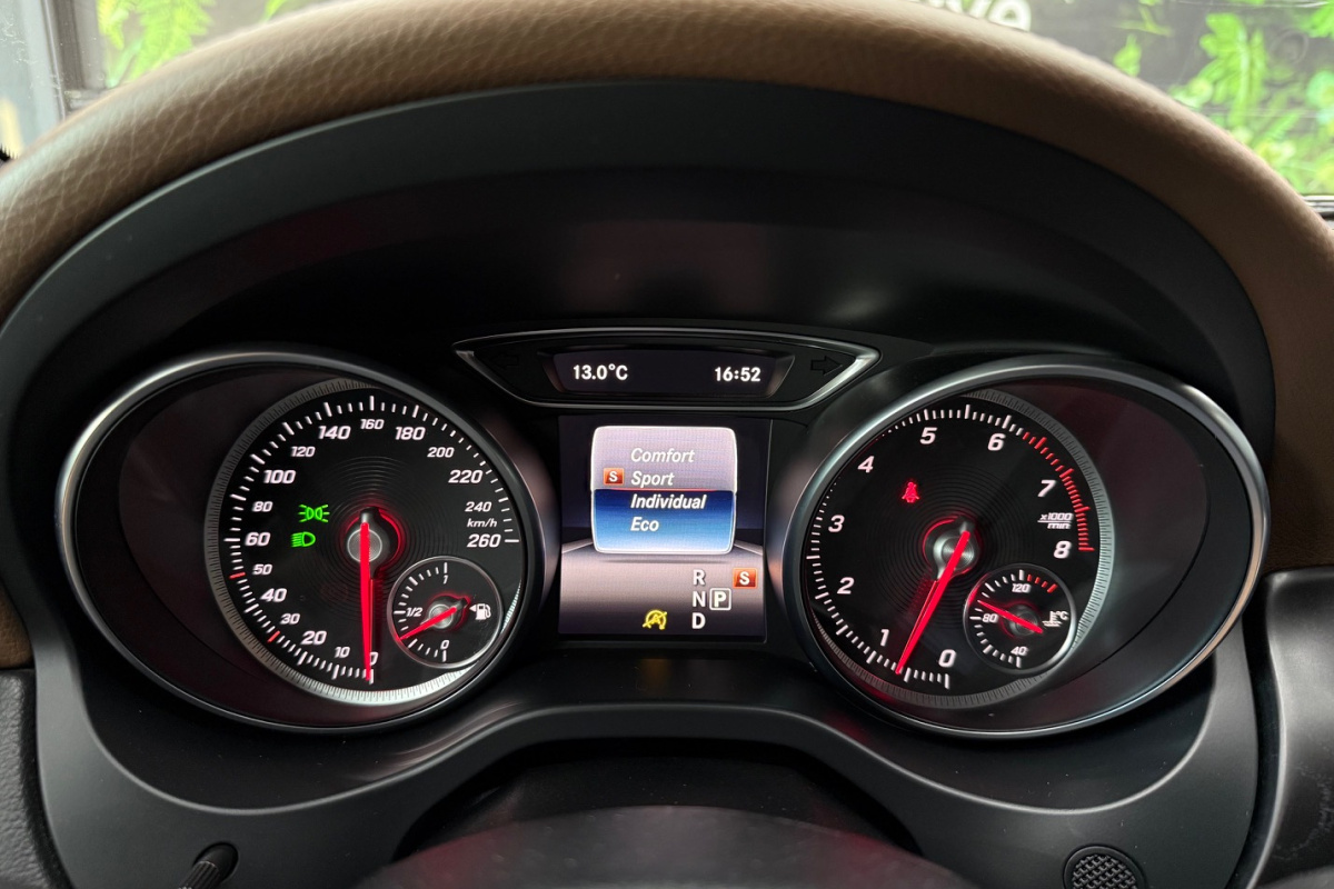 Ponuka vozidiel / Mercedes-Benz GLA 180 A/T - video Ponuka vozidiel / Mercedes-Benz GLA 180 A/T - video