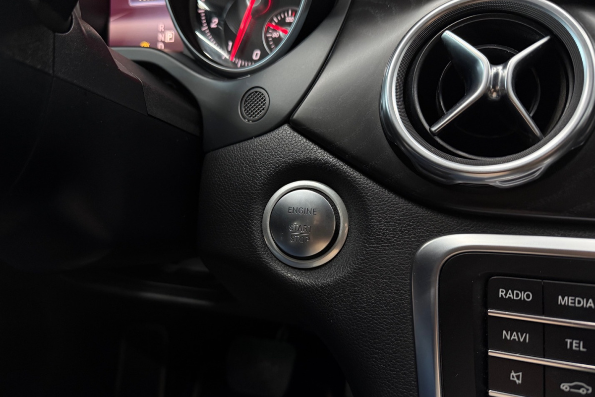 Ponuka vozidiel / Mercedes-Benz GLA 180 A/T - video Ponuka vozidiel / Mercedes-Benz GLA 180 A/T - video