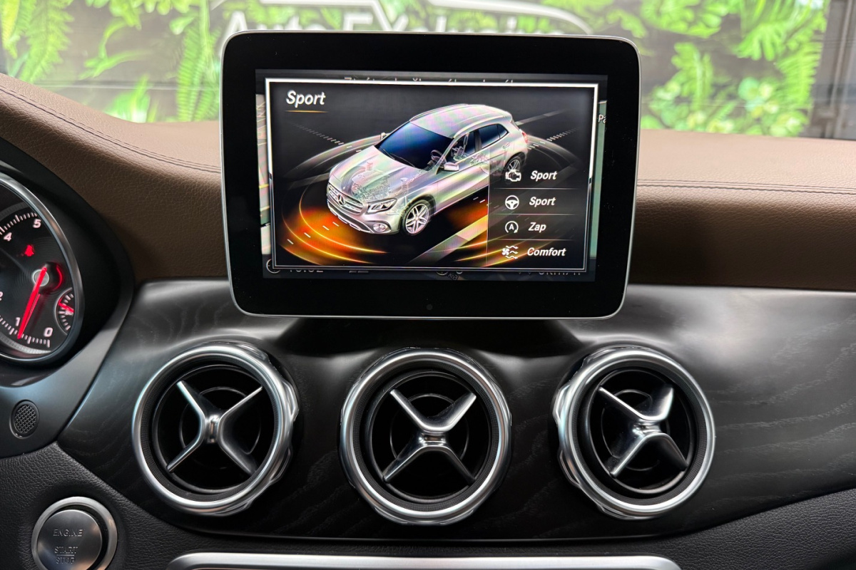 Ponuka vozidiel / Mercedes-Benz GLA 180 A/T - video Ponuka vozidiel / Mercedes-Benz GLA 180 A/T - video