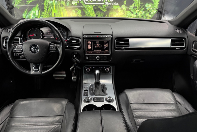 Ponuka vozidiel / Volkswagen Touareg II 3.0 V6 TDI BMT 4MOTION R-LINE - video Ponuka vozidiel / Volkswagen Touareg II 3.0 V6 TDI BMT 4MOTION R-LINE - video