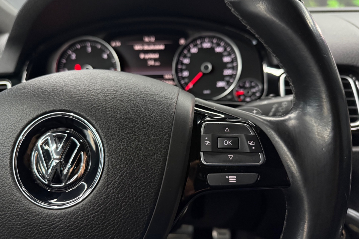 Ponuka vozidiel / Volkswagen Touareg II 3.0 V6 TDI BMT 4MOTION R-LINE - video Ponuka vozidiel / Volkswagen Touareg II 3.0 V6 TDI BMT 4MOTION R-LINE - video