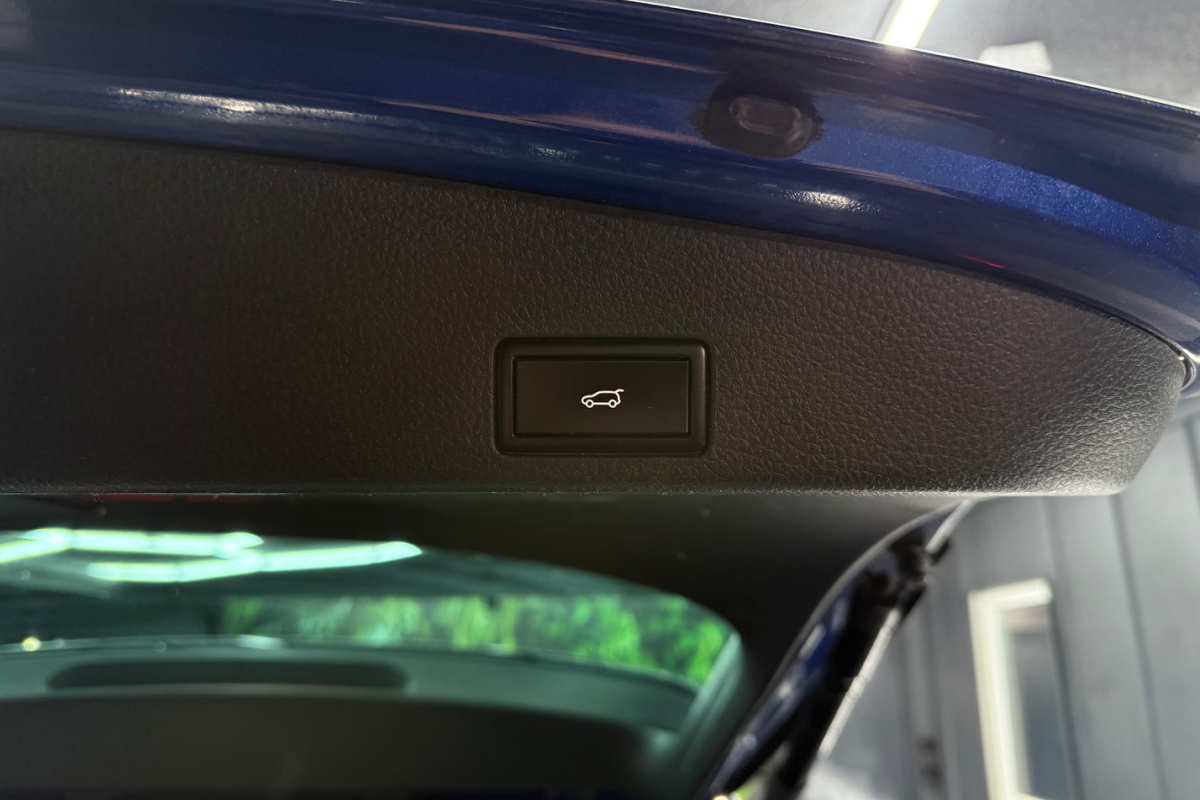 Ponuka vozidiel / Volkswagen Touareg II 3.0 V6 TDI BMT 4MOTION R-LINE - video Ponuka vozidiel / Volkswagen Touareg II 3.0 V6 TDI BMT 4MOTION R-LINE - video