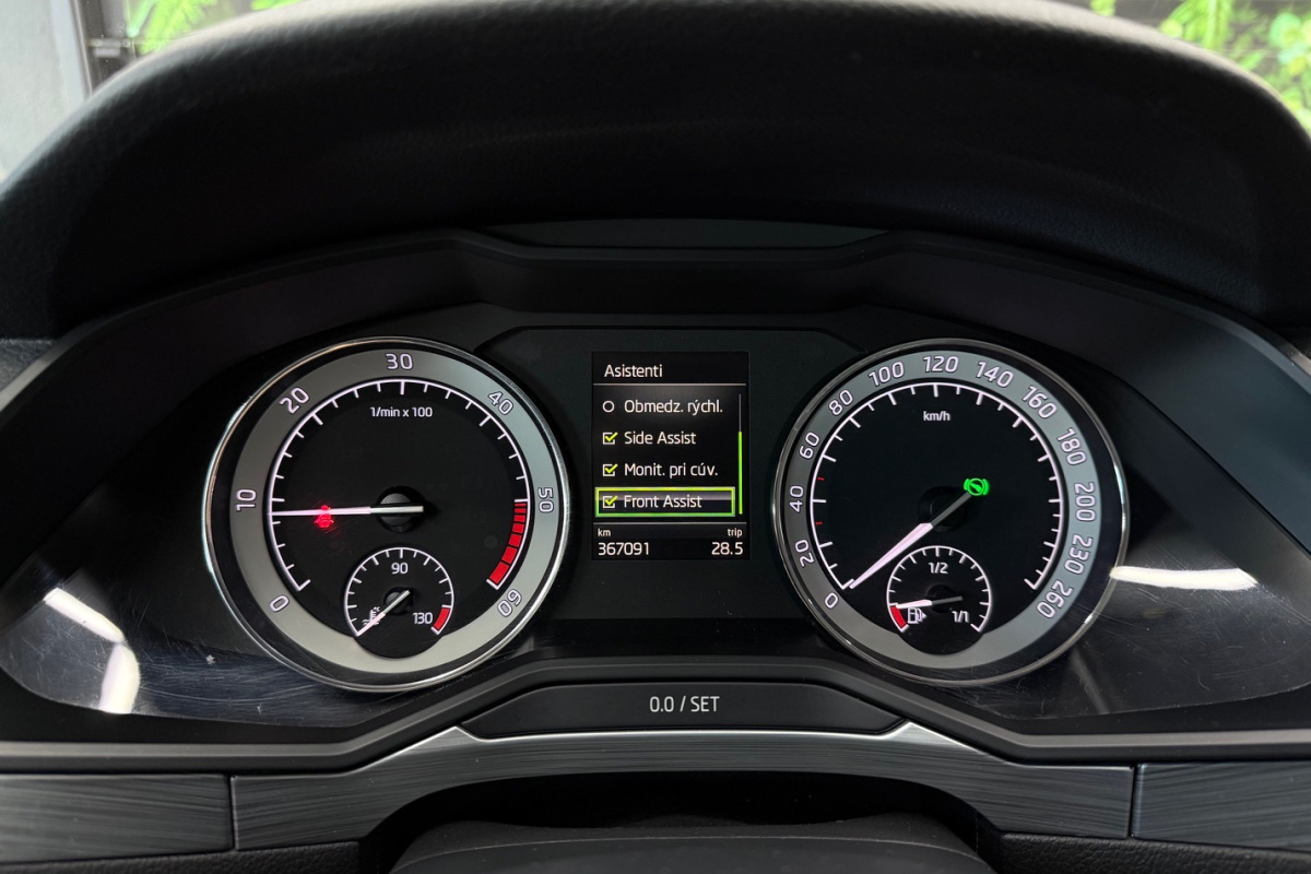 Ponuka vozidiel / Škoda Superb 2.0 TDI Ambition DSG - video Ponuka vozidiel / Škoda Superb 2.0 TDI Ambition DSG - video