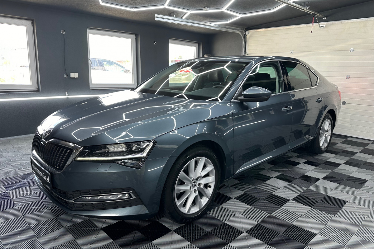 Ponuka vozidiel / Škoda Superb 2.0 TDI SCR Ambition 4x4 DSG - video