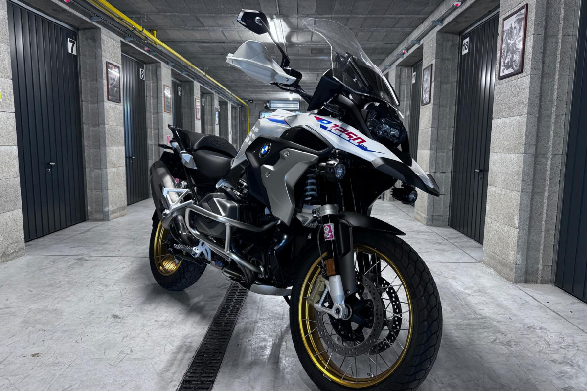 Ponuka vozidiel / BMW R 1250 GS Light White - video